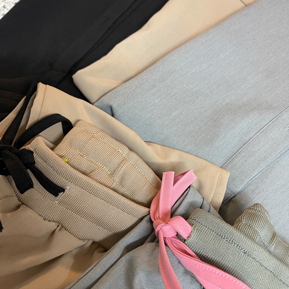 Nursing uniform in solid and bright colors - Picture 5 of 9